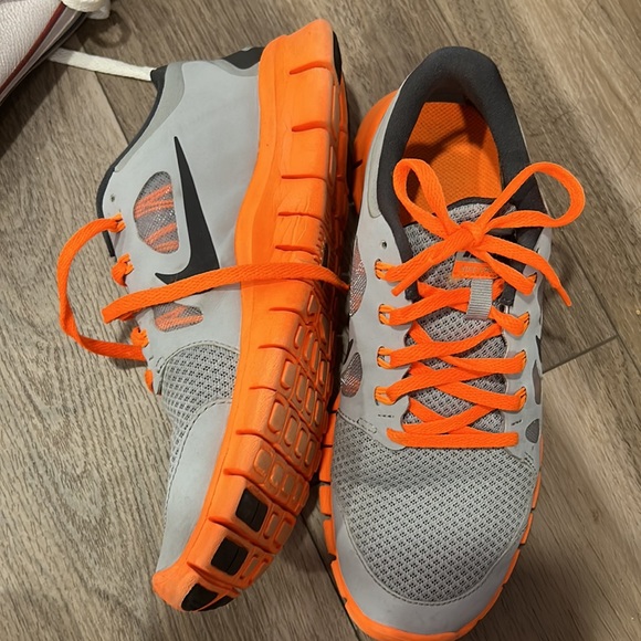 orange and grey nike running shoes - Picture 2 of 2